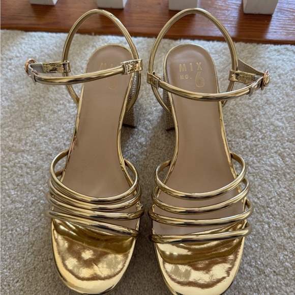 ✨🪩 Mix No 6 Gold Disco Platform Heels 🪩✨ - Picture 2 of 10